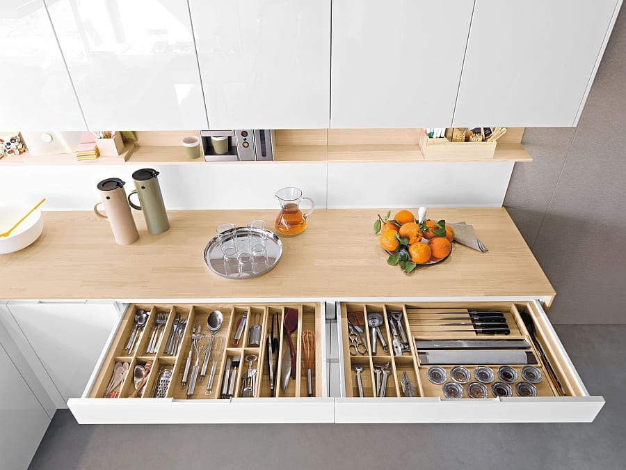 maximum arrangement in the kitchen thanks to drawers for utensils