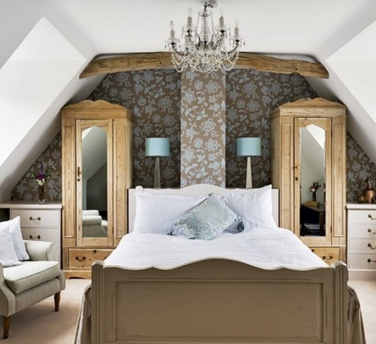 a bedroom done with vintage touches - a floral statement wall, chic furniture, a vintage crystal chandelier and wooden beams on the ceiling