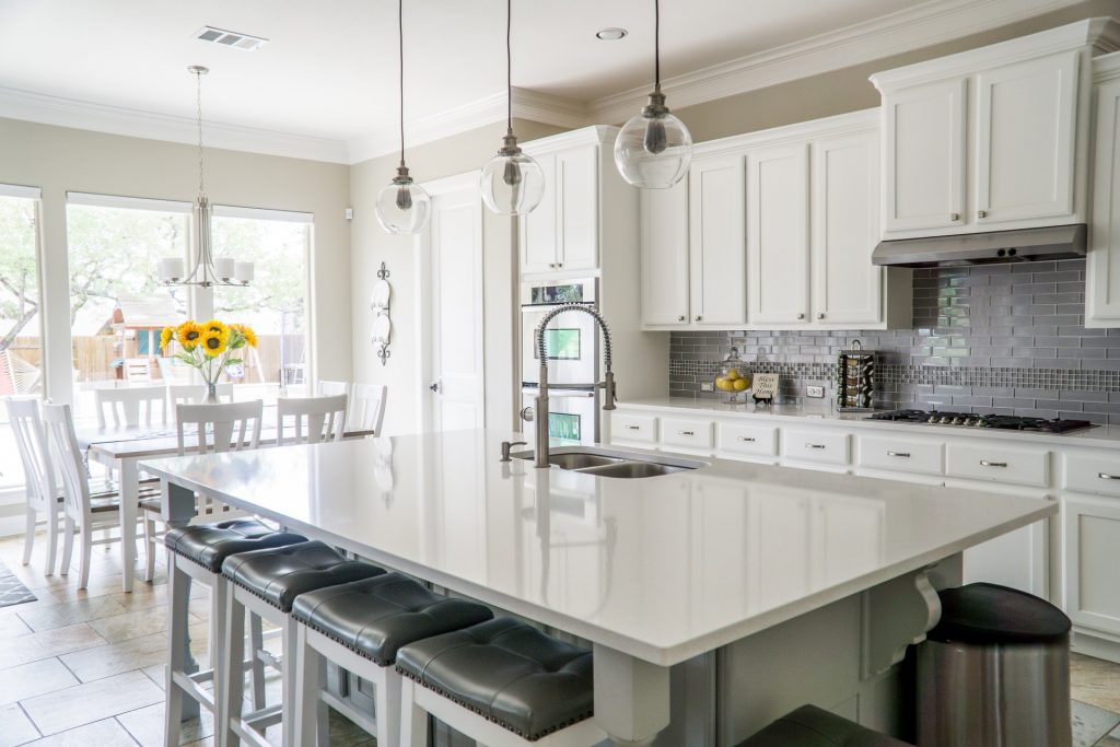 Classic kitchen with built-in sink in kitchen island 